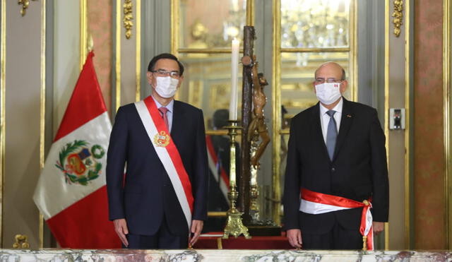 Vizcarra tomó juramento al nuevo gabinete ministerial.