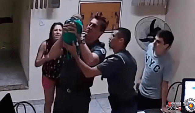 Brasil: Policías salvan vida de bebé que se asfixiaba en comisaría [VIDEO]