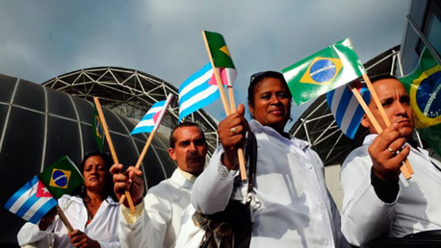 Cuba retira más de 11.000 médicos de Brasil ante amenazas de Bolsonaro