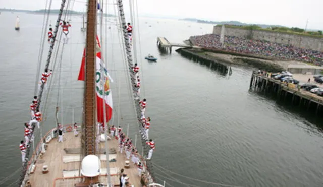 Boston: Buque Escuela a Vela B.A.P. “Unión” participó en el desfile naval  