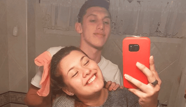 Twitter: Adolescentes se tomaron romántica foto, pero un insólito detalle se robó la atención [FOTO]