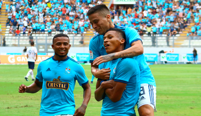 Fernando Pachecho toma en broma que sus compañeros de Sporting Cristal lo comparen con Kylian Mbappé. | Foto: GLR