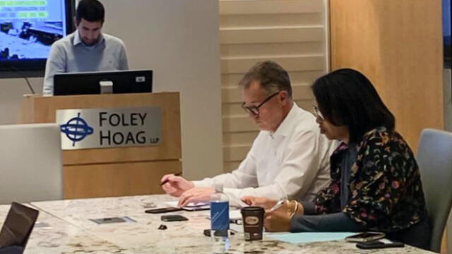 Alcalde de Lima se reunió el domingo con abogados del estudio Foley Hoag para preparar alegatos. (Foto: Twitter Jorge Muñoz)