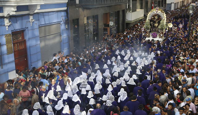 Imagen del Señor de los Milagros sale en procesión por Semana Santa [FOTOS]