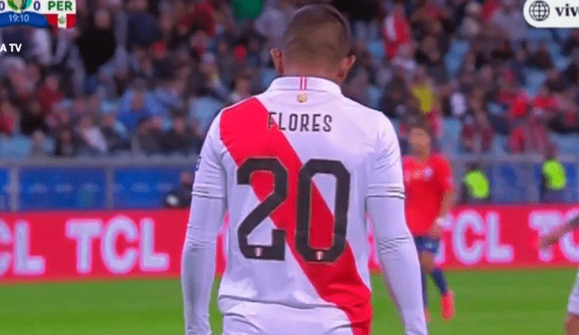 Edison Flores, previo al primer tanto Bicolor, desperdició clara ocasión de gol ante Chile.