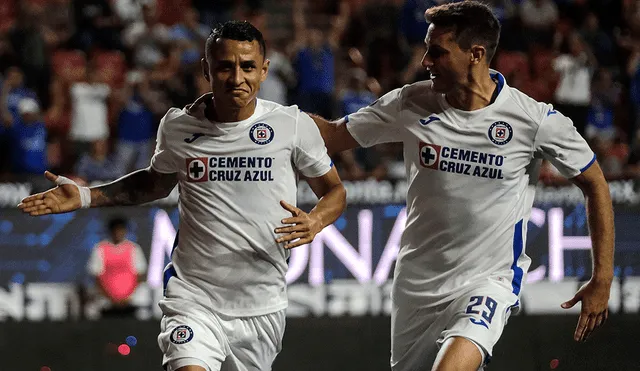Yoshimar Yotún marcó el primer gol del Cruz Azul vs. Tijuana con una gran definición desde el punto penal. | Foto: AFP