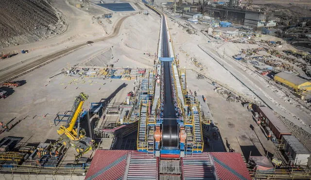 Handout picture released by the National Copper Corporation of Chile (CODELCO) showing  the construction of the underground operations of the Chuquicamata mine in Calama, on June 24, 2019. - Chilean mining company Codelco, the largest copper producer in the world, inaugurated this Wednesday the underground operations of the emblematic Chuquicamata mine, located in the Atacama desert (northern Chile). This was for decades the largest open pit copper deposit in the world, but in order to extend its useful life, Codelco decided to invest 5,000 million dollars in this monumental work. (Photo by Olivier Llaneza / CODELCO / AFP) / RESTRICTED TO EDITORIAL USE - MANDATORY CREDIT "AFP PHOTO / CODELCO / Olivier LLANEZA" - NO MARKETING NO ADVERTISING CAMPAIGNS - DISTRIBUTED AS A SERVICE TO CLIENTS