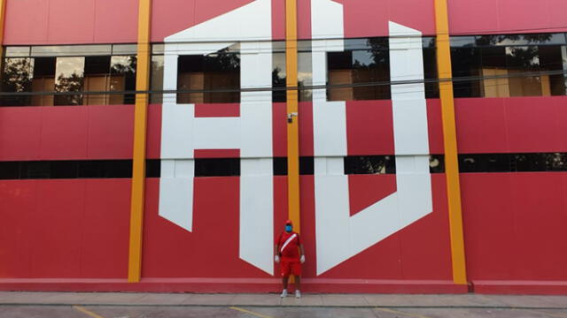 Institución educativa también ha decidido reducir las pensiones a sus alumnos. (Foto: GLR - URPI)