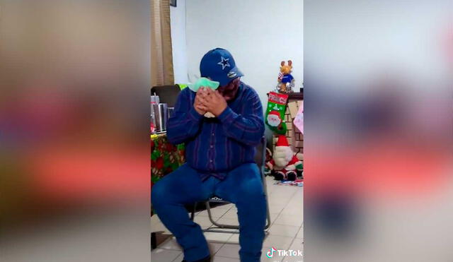 Desliza las imágenes para ver la curiosa reacción que tuvo este padre al ver el regalo que le dieron por Navidad. Foto: captura de TikTok/@karlyspj15