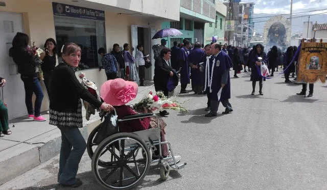 Señor de los Milagros: celebra cumpleaños participando de procesión