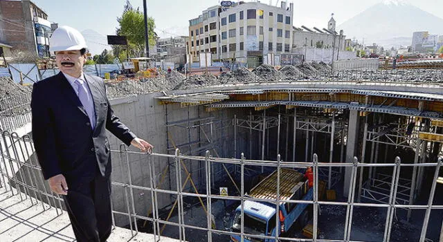 Alfredo Zegarra firmó aumento de presupuesto y plazos a dos constructoras antes de dejar alcaldía de Arequipa