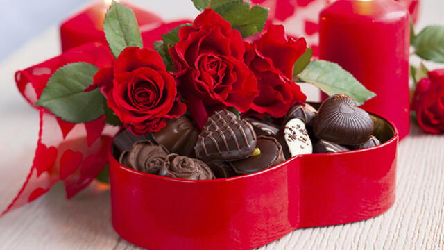 Las flores y los chocolates son obsequios que nunca faltan en el Día de San Valentín. Foto: difusión.