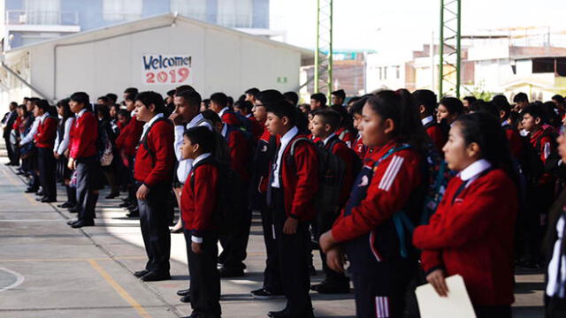 Más de 200 mil escolares de colegios estatales en Arequipa retornaron a clases [FOTOS Y VIDEO]