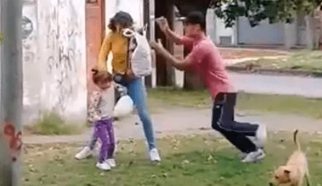 Indignación en Argentina por sujeto que golpea a mujer delante de su hija [VIDEO]