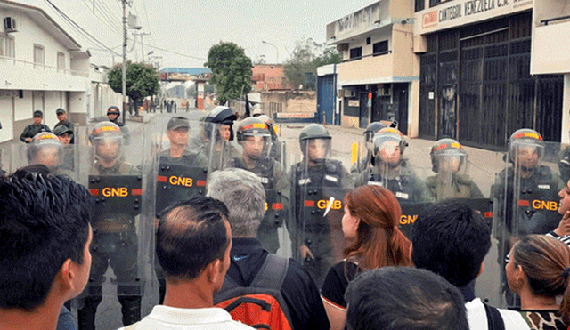 Integrantes de la Guardia Nacional de Venezuela desertan en la frontera con Colombia