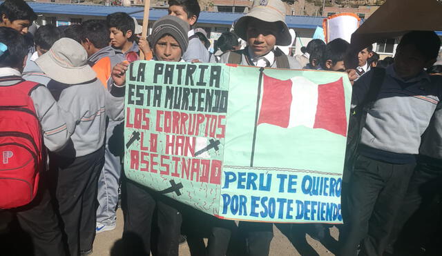 Huancavelica: Alumnos de Lircay marchan contra la corrupción [FOTOS y VIDEO]