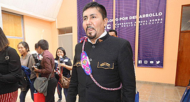 Colegio de Veterinarios de Arequipa aprueba ascenso de Elmer Cáceres Llica con llamas al Misti 