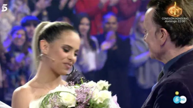 Contó también que ella es más para su padre y su hermano era más para su madre. (Foto: Telecinco)