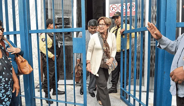 Susana Villarán declara en fiscalía y pide levantar su secreto bancario