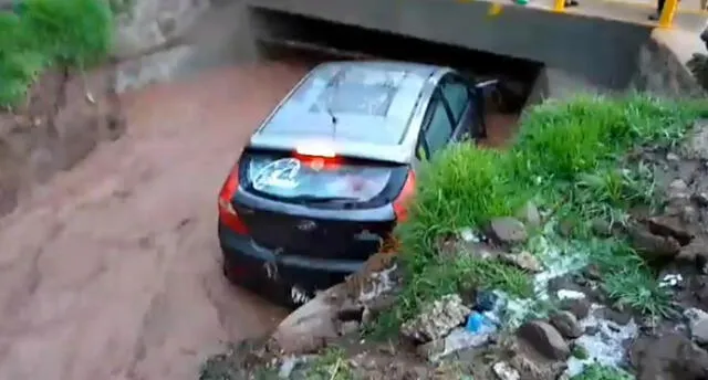Vehículo con ocupantes fue arrastrado por río en Cusco tras granizada [VIDEO]