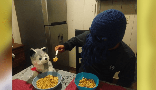 Desliza para ver los mejores memes del perro que come cereal con cuchara que es tendencia en Facebook. Foto: Captura.