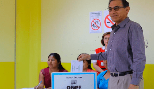 Vía Facebook: Mira el mensaje para Martín Vizcarra en su cabina de votación [FOTOS]