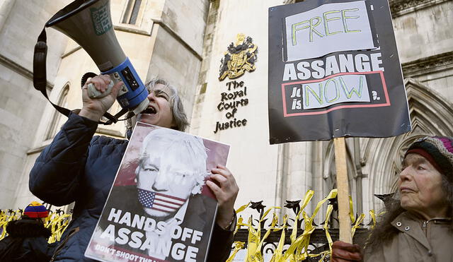 Protestas. Simpatizantes de Assange se manifestaron en las afueras del tribunal londinense. Foto: EFE