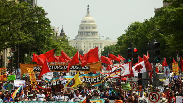 EE.UU: Miles de personas marchan por el clima y contra Trump en Washington