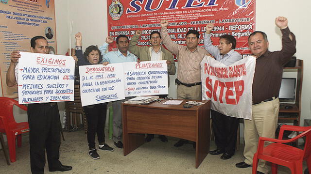 Docentes del Sutep anuncian paro por aumentos salariales