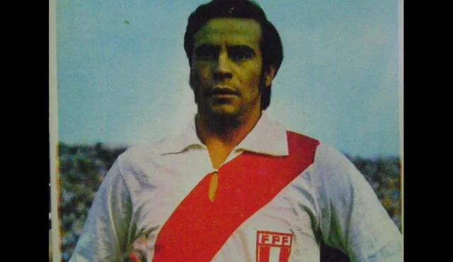 'Cachito' jugó el mundial de 1970 y ganó la Copa América 1975 con Perú. Es el noveno goleador histórico de la selección.