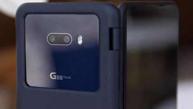LG G8XThinQ  tiene doble cámara trasera.