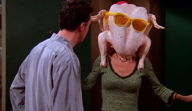 Courteney Cox revivió la mítica escena del Día de Acción de Gracias de la serie Friends, donde interpretó a Mónica Geller. Foto: captura NBC
