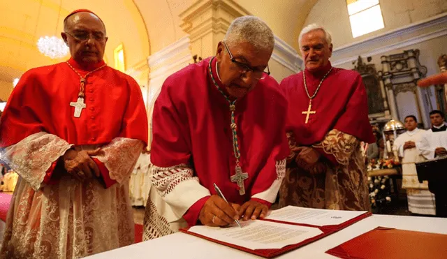 Carlos Castillo Mattasoglio fue ordenado como el nuevo Arzobispo de Lima [VIDEO]