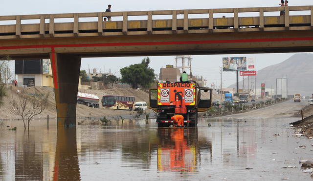En Lima, el río Chilca se desborda y el Lurín amenaza