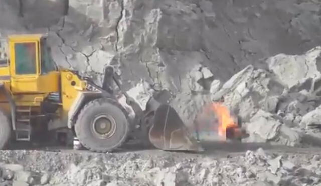 Puno: hombre se prende fuego para evitar operativo contra minería ilegal [VIDEO]