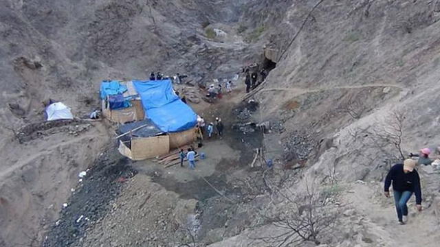 Mineros se encuentran atrapados dentro de socavón.