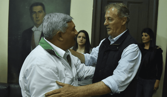 Beingolea entrega su plan de gobierno a Muñoz tras victoria en Lima [FOTOS]