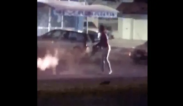 Mujer transexual roba un fusil de patrulla y dispara contra transeúntes [VIDEO] 