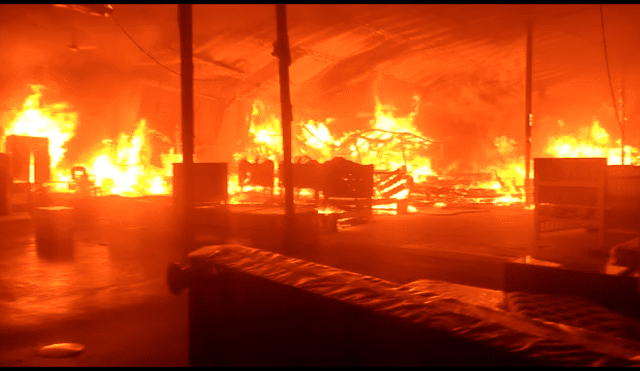 Incendio en Ate esta movilizando a cinco unidades de los bomberos. / Creditos: Cortesía