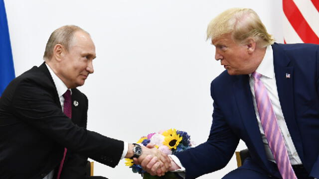 Vladimir Putin, presidente de Rusia, y Donald Trump, presidente de Estados Unidos. Foto: AFP.