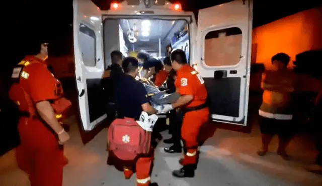 Hombre fue auxiliado por bomberos y trasladados al hospital.