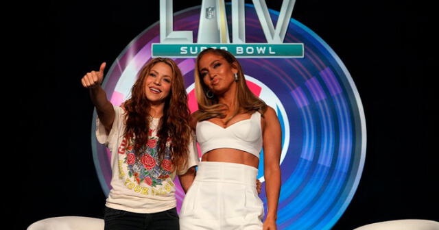 Shakira y JLo en la conferencia previo al Super Bowl