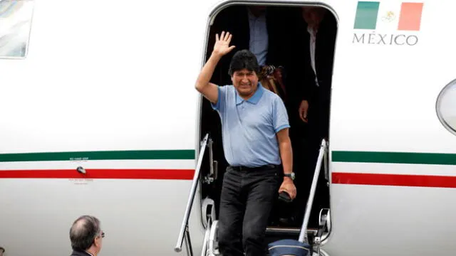 Expresidente de Bolivia llegó al Aeropuerto Internacional de la Ciudad de México. Foto: Univisión