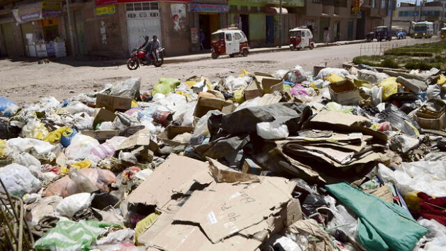 problema. Juliaqueños tienen que vivir en medio de la basura, debido a que existe oposición a trasladar residuos a las celdas de Huanuyo en Cabanillas.