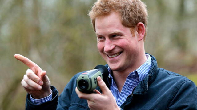 Cuestionan a príncipe Harry por atar animales salvajes para tomarles fotos
