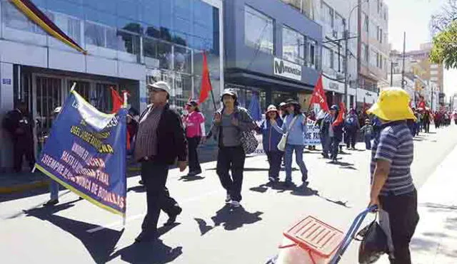 Sutep Tacna radicaliza protesta tras descuentos a cerca de mil docentes huelguistas