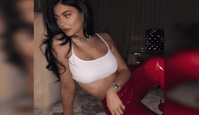Kylie Jenner es repudiada en redes por usar accesorios con pieles de animales 
