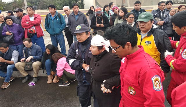 San Borja: pasajeros quedan atrapados tras volcadura de bus en el que viajaban [VIDEO]