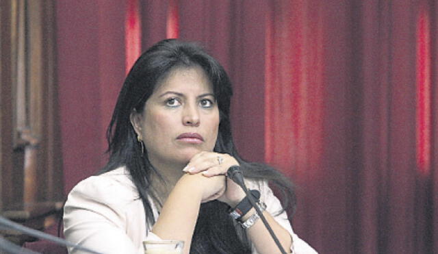 Carmen Omonte lamenta abstención de congresistas sobre paridad y alternancia al 50%