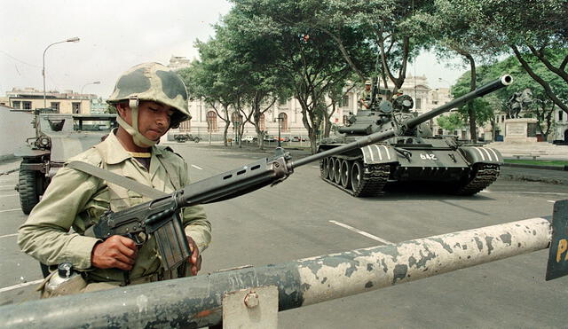 LEYENDA:Fuerzas Armadas Golpe del 05 de Abril del 1992
COMISION FOTOGRAFICA:76615
PUBLICADO:REP 05 ABR 2002
